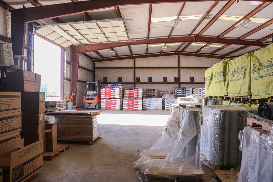 More Photos Of 2303 Private Road 7340 rd, Lubbock Warehouse For Lease