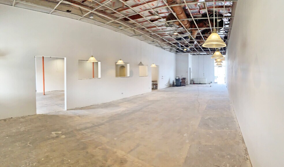 More Photos Of 5512-5530 Van Nuys Blvd, Sherman Oaks Restaurant For Lease