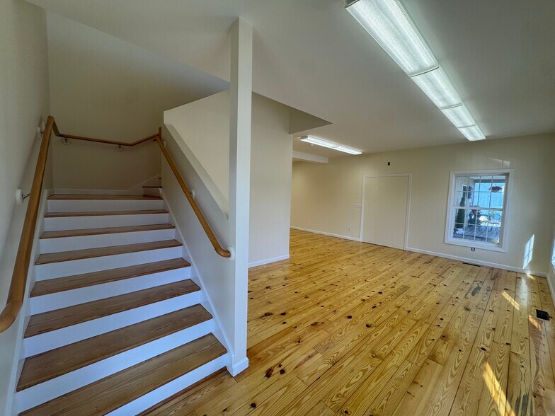 More Photos Of 174 Boston Post Rd, Westbrook General Retail For Lease