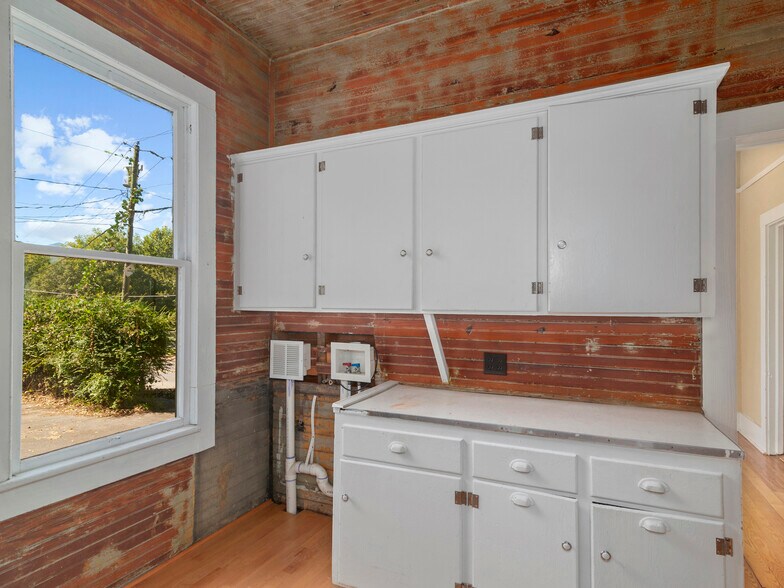 More Photos Of 99 Walnut St, Waynesville Office Residential For Sale