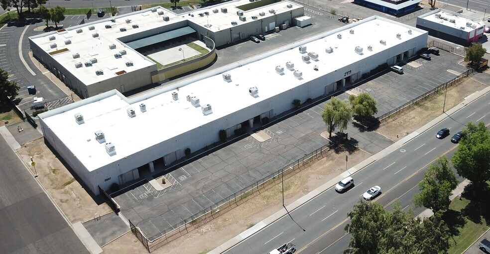 More Photos Of 2915-2927 N 35th Ave, Phoenix Light Manufacturing For Lease