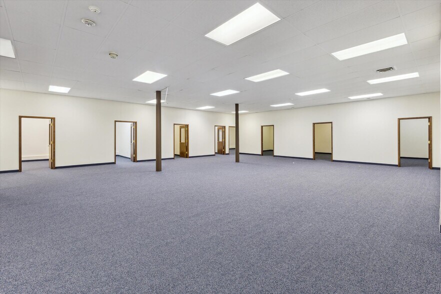 More Photos Of 711 Washington Ave, Bay City Medical For Sale