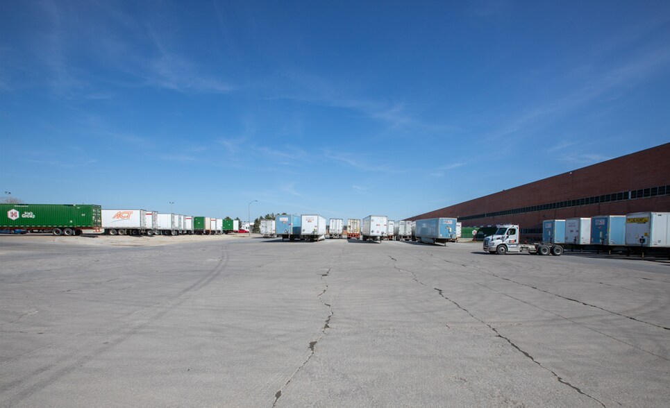 More Photos Of 12500 I St, Omaha Unknown For Lease