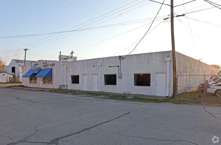 More Photos Of 115 Strickland Plz, Irving General Retail For Sale
