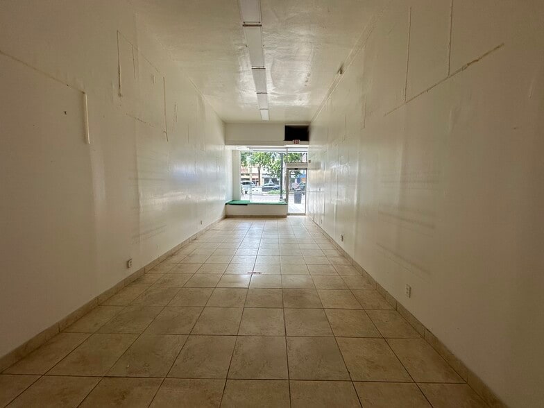 More Photos Of 1932 Hollywood Blvd, Hollywood Storefront For Lease
