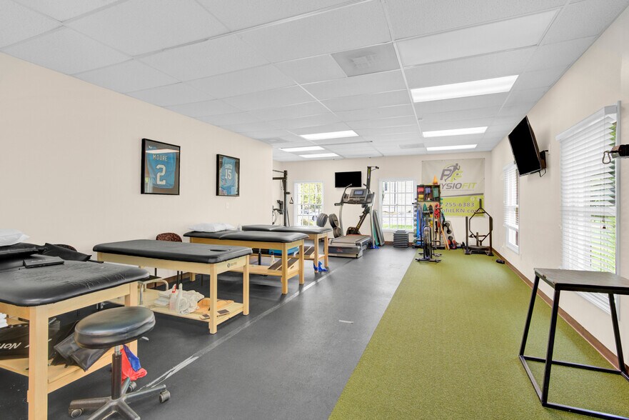 More Photos Of 460 S Main St, Davidson Medical For Lease