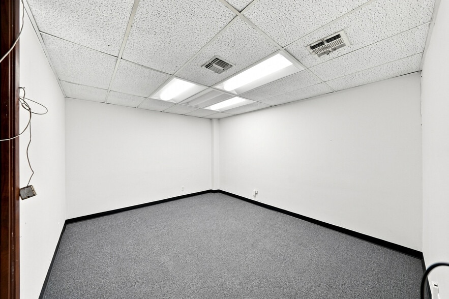 More Photos Of 777 1/2 Stanford Ave, Los Angeles Warehouse For Sale