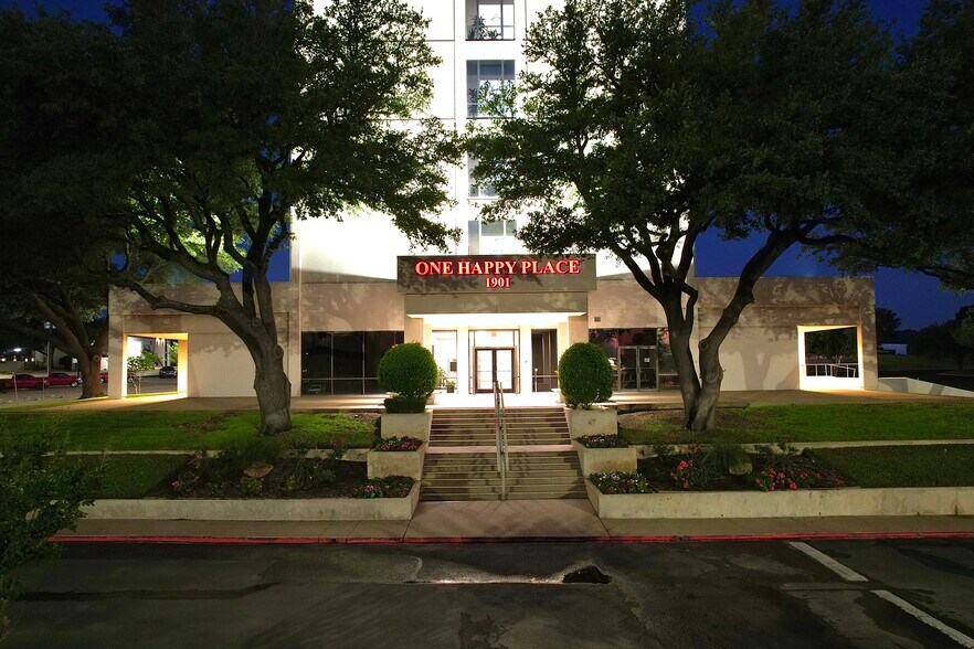 More Photos Of 1901 Central Dr, Bedford Office For Lease