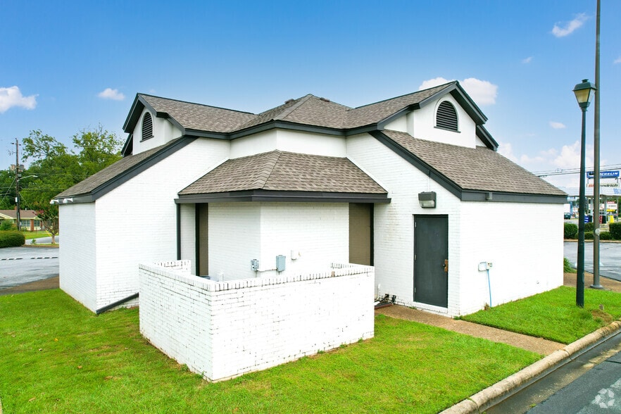 More Photos Of 5385 Veterans Pky, Columbus Freestanding For Sale