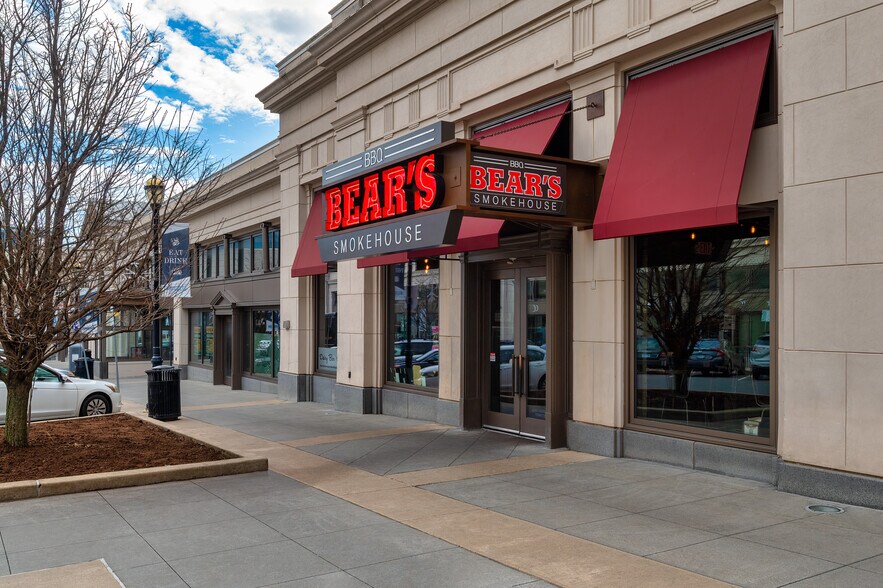 More Photos Of 32 Front St, Hartford Unknown For Lease