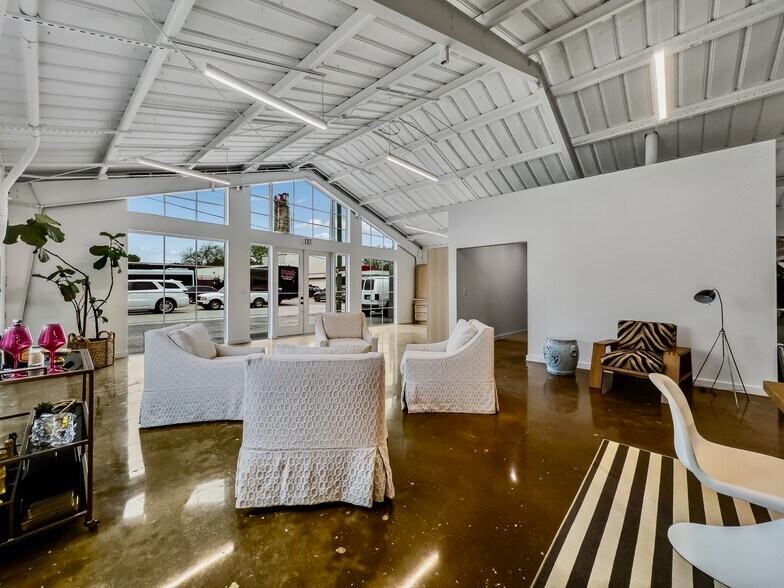 More Photos Of 2330 Langford St, Dallas Storefront For Sale