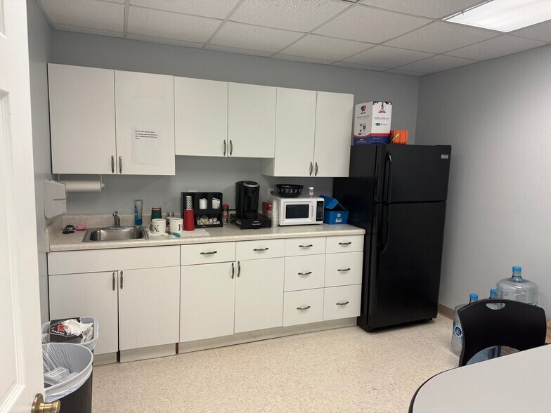 More Photos Of 925 Sanders Rd, Cumming Office For Sale