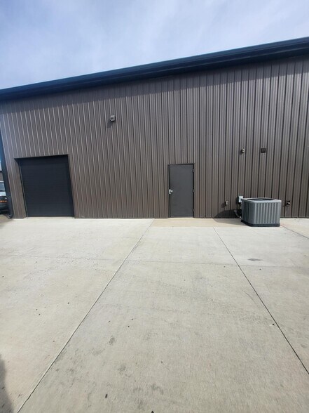 More Photos Of 1131 Lincoln Ave SW, Huron Freestanding For Lease