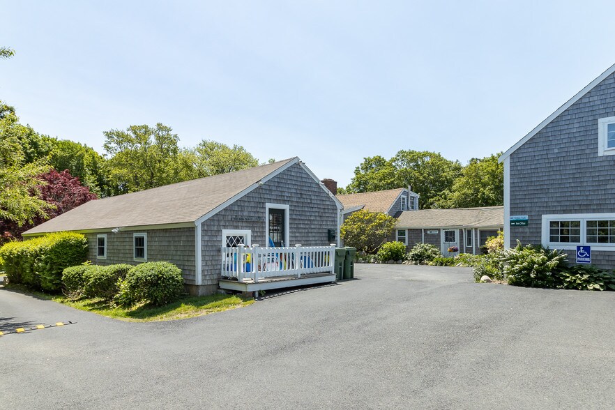 More Photos Of 2504 Main St, West Barnstable Hotel For Sale