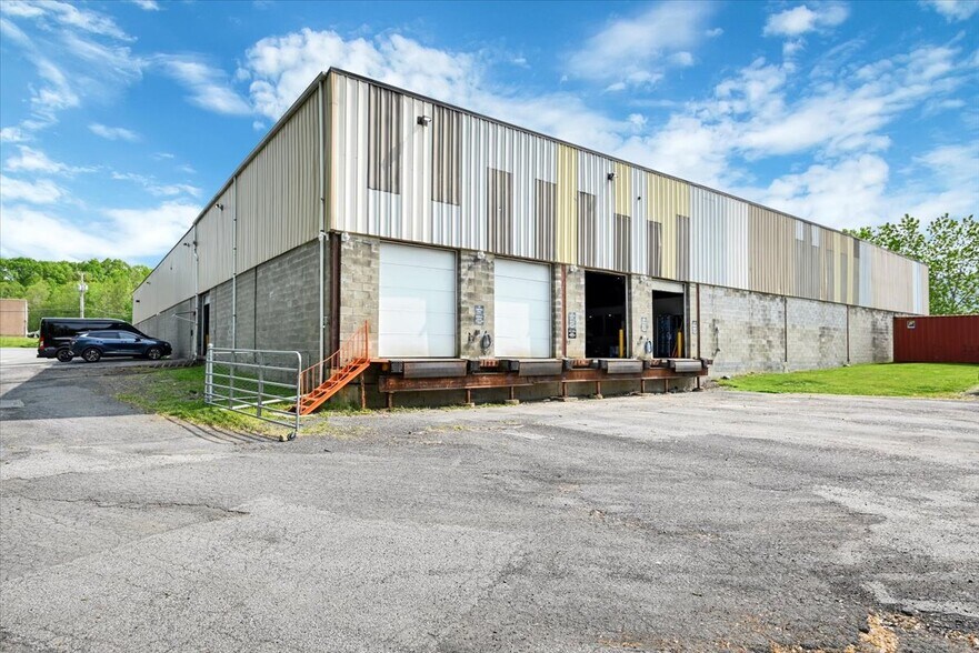 More Photos Of 50 Jeanne Dr, Newburgh Service For Lease