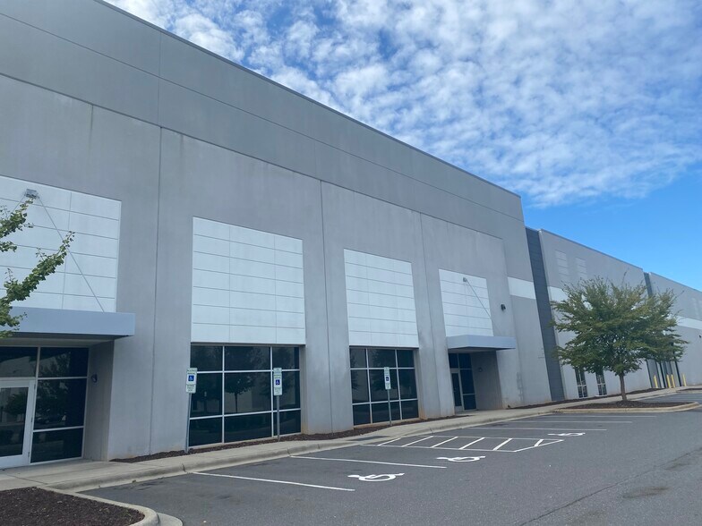 More Photos Of 3830 Parrott Dr, Charlotte Warehouse For Lease