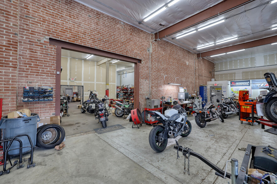 More Photos Of 8213 Gravois Rd, Affton Warehouse For Sale
