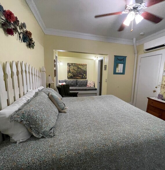 More Photos Of 100 E Washington St, Mountain View Hospitality For Sale