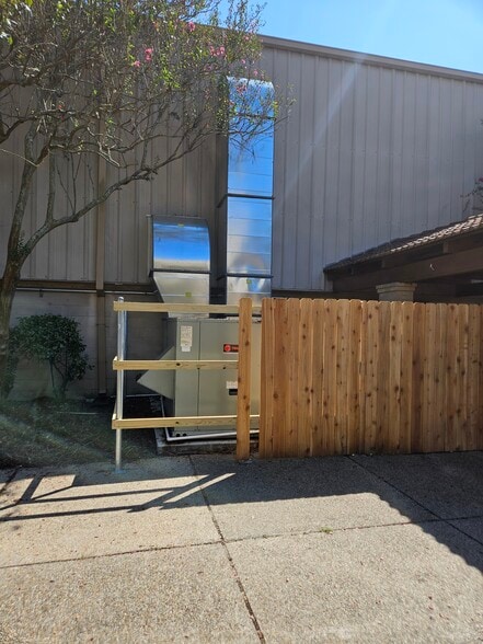 More Photos Of 201 Pasadena Ave, Metairie Baseball Field For Sale