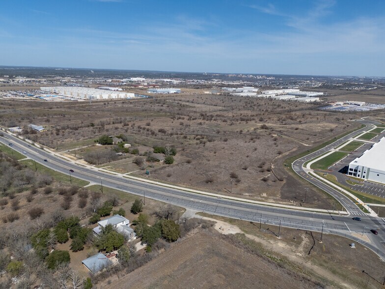 More Photos Of 1600 E Mccarty Ln, San Marcos Land For Lease