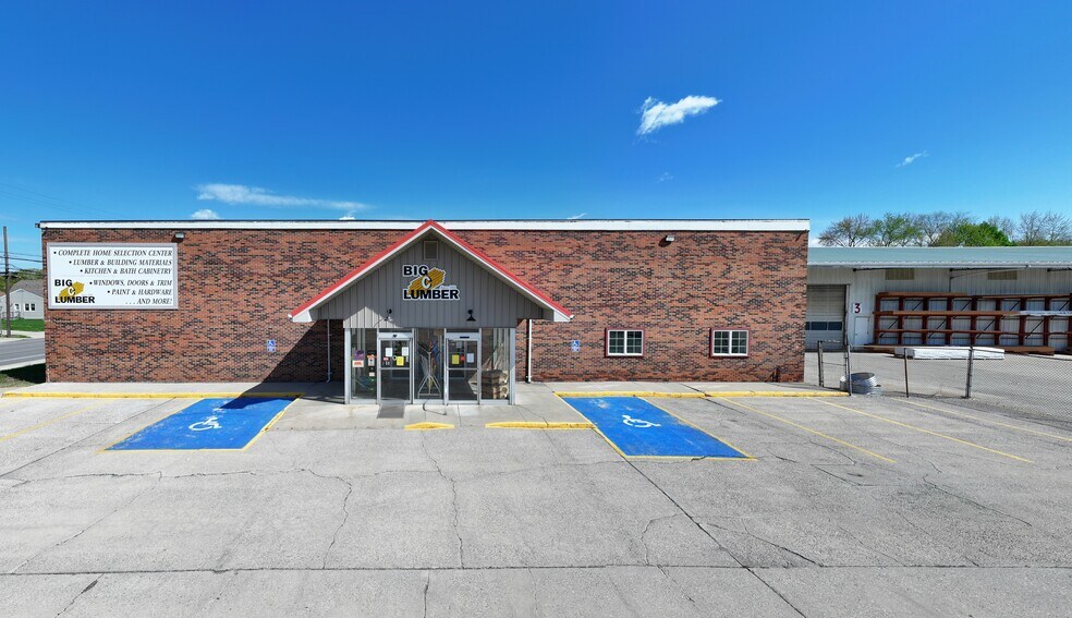 More Photos Of 418 N Michigan Ave, Edgerton Freestanding For Sale