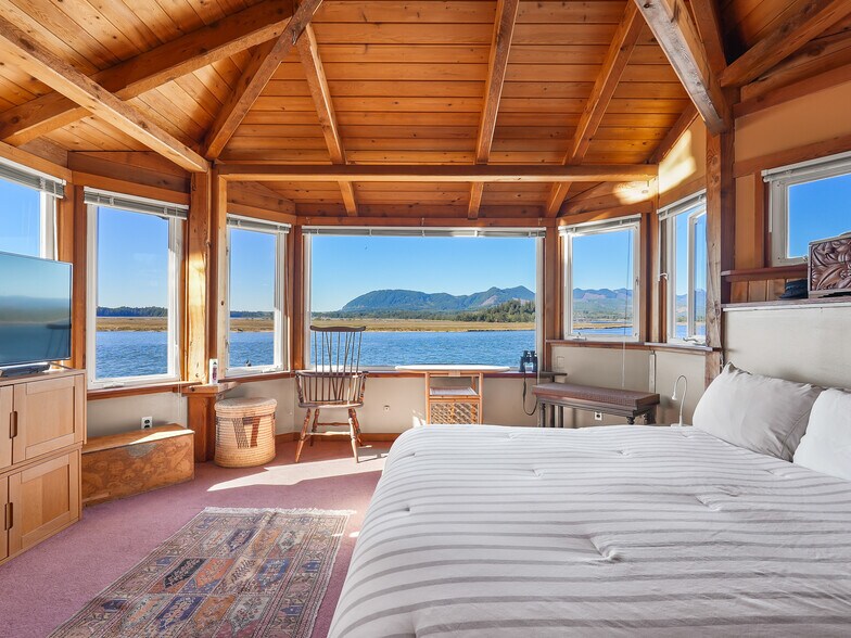 More Photos Of 580 Marine Dr, Wheeler Hotel For Sale