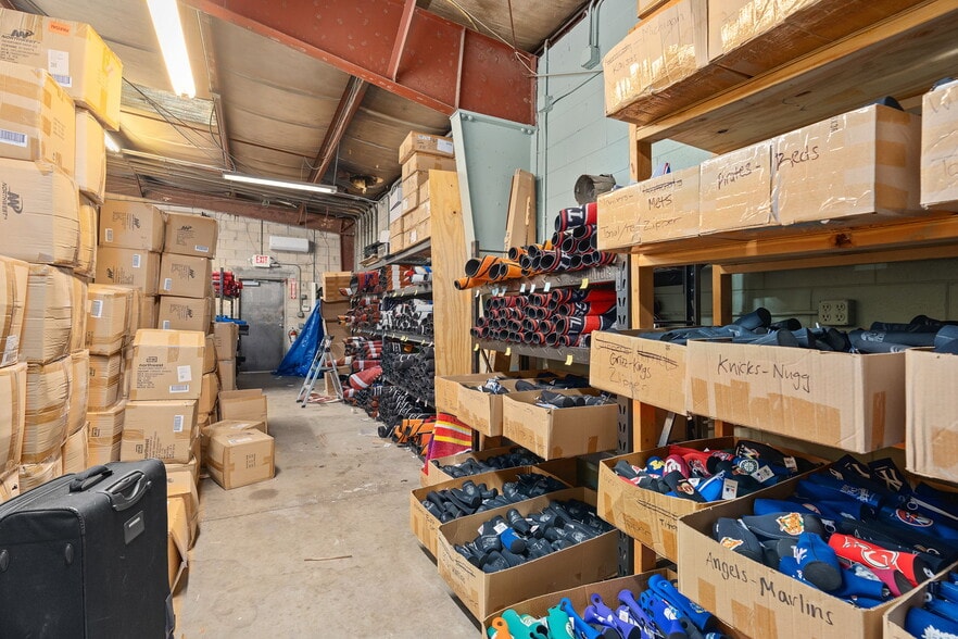 More Photos Of 175 Semoran Commerce Pl, Apopka Light Distribution For Sale