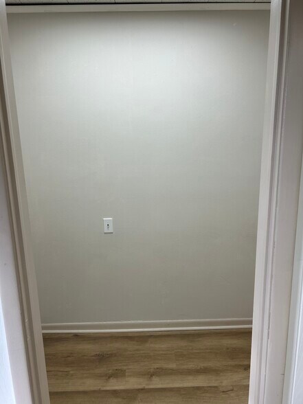 More Photos Of 2305 N Wood Ave, Roselle Medical For Sale