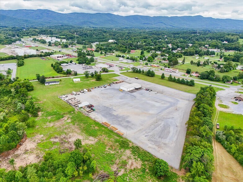 More Photos Of 1062 Mountain View Church Rd, Blue Ridge Flex For Lease