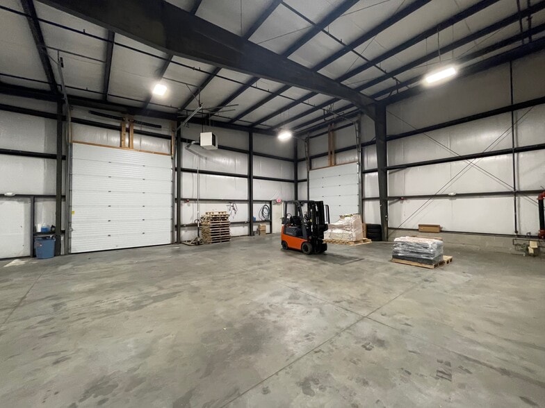 More Photos Of 176 Riverside Industrial Pky, Portland Warehouse For Lease