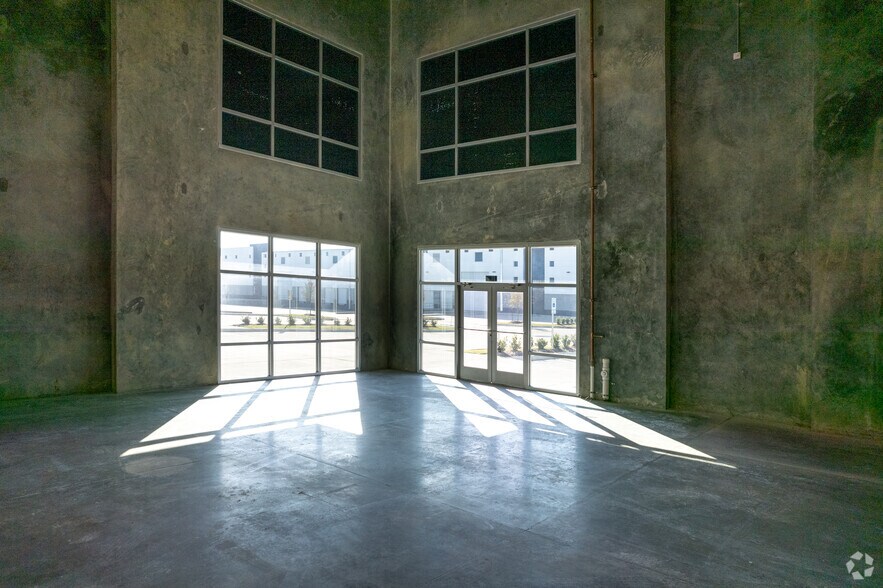 More Photos Of 1405 Cedar Port Park, Baytown Distribution For Lease