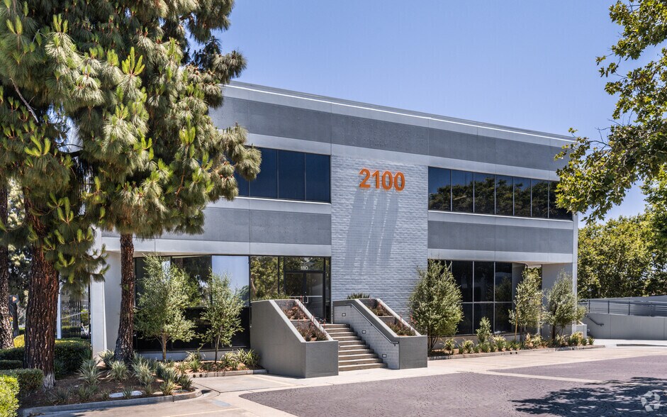 More Photos Of 2100 W Orangewood Ave, Orange Unknown For Lease