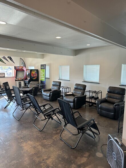 More Photos Of 2104 N Austin Ave, Georgetown Office For Sale