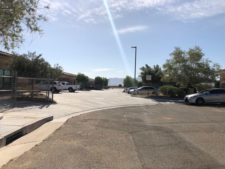 More Photos Of 16490 Walnut St, Hesperia Unknown For Lease