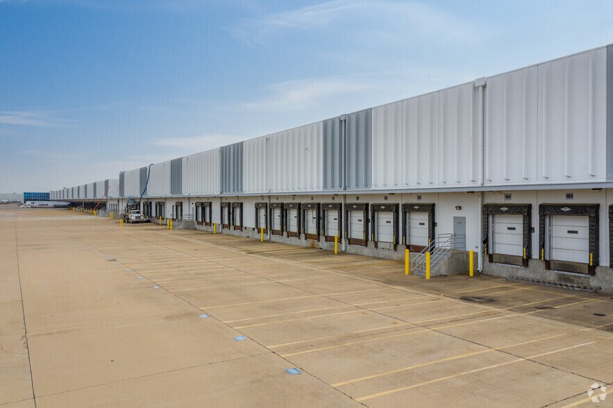 More Photos Of 7550 Oak Grove Rd, Fort Worth Distribution For Lease