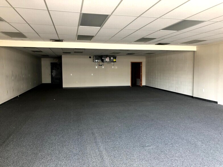 More Photos Of 195-209 Cottage Grove Rd, Madison Storefront For Lease