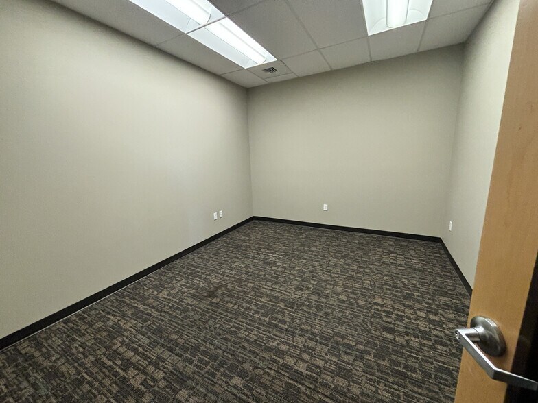 More Photos Of 223 Commercial St NE, Salem Storefront Retail Office For Lease