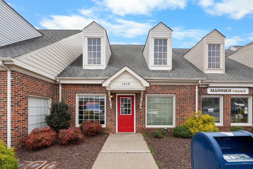 More Photos Of 1405-1437 Freeway Dr, Reidsville General Retail For Lease