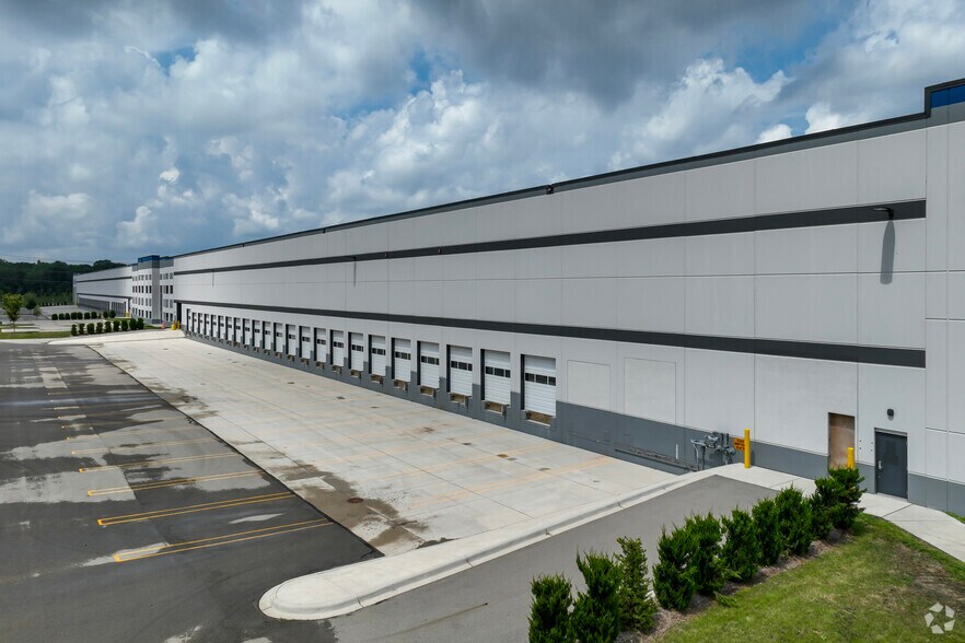 More Photos Of 42060 Ecorse Rd, Van Buren Township Warehouse For Lease