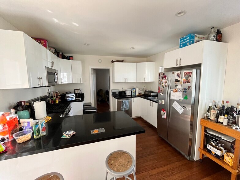 More Photos Of 1201 S Cloverdale Ave, Los Angeles Apartments For Sale