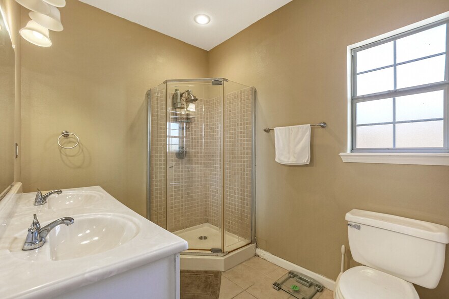 More Photos Of 7418 Chef Menteur Hwy, New Orleans Hotel For Sale