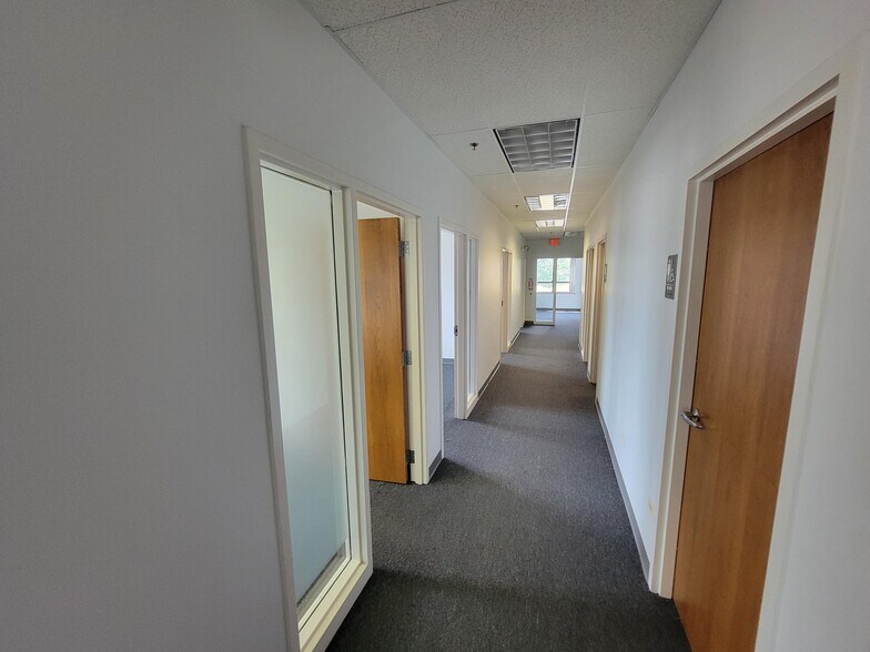 More Photos Of 2002-2008 Bloomingdale Rd, Glendale Heights Warehouse For Lease