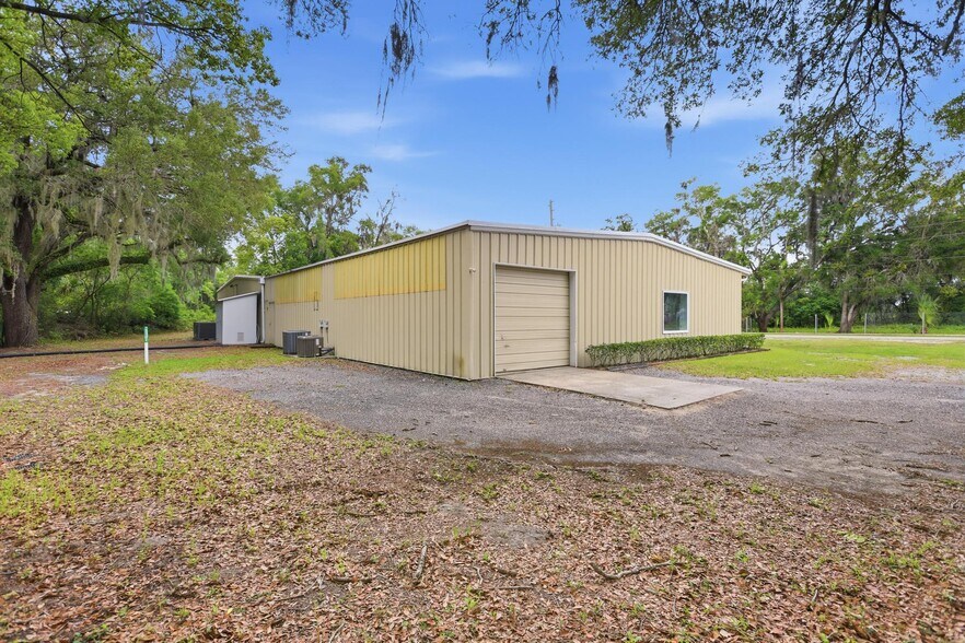 More Photos Of 623 Pleasant St, Lake Helen Flex For Lease