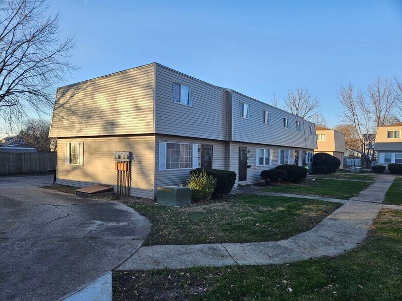 Primary Photo Of 65 Locust St, Galesburg Apartments For Sale