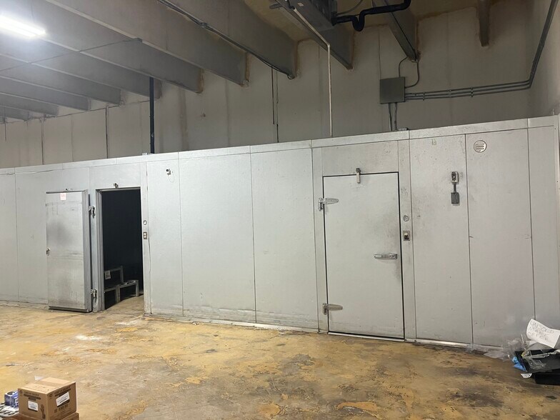 More Photos Of 5485 NW 79th Ave, Doral Light Distribution For Lease