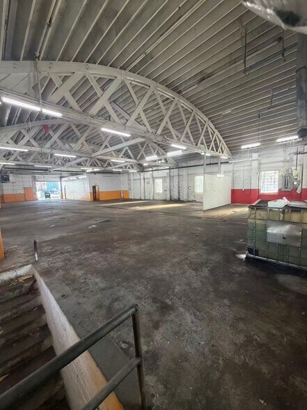 More Photos Of 3412 S Cedar Ave, Minneapolis Auto Repair For Lease