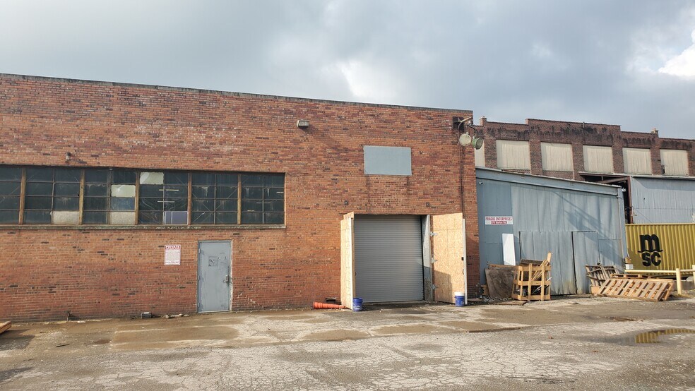 More Photos Of 600-740 Marion Rd, Columbus Warehouse For Lease