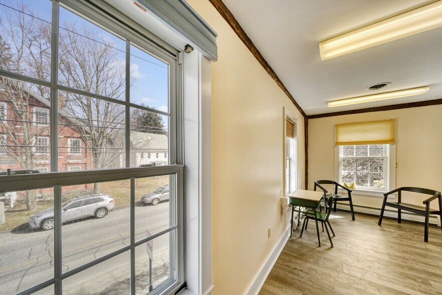 More Photos Of 11 Beaver Meadow Rd, Norwich Office For Sale