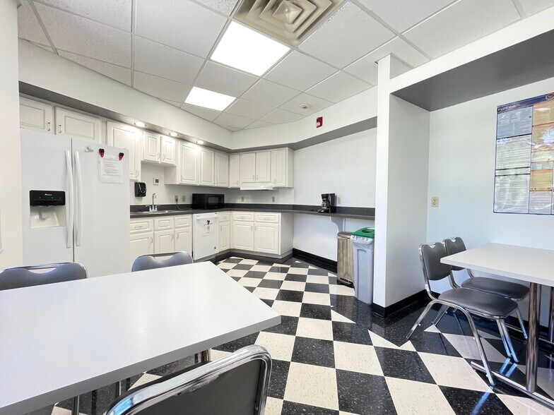 More Photos Of 14520 NW US Highway 441, Alachua Bank For Lease