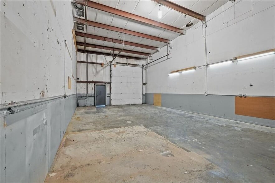 More Photos Of 100 Bellows St, Warwick Warehouse For Lease